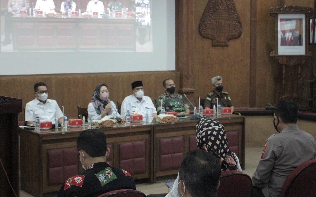 Bupati Tiwi Minta Satgas Covid Lakukan Langkah Antisipatif Cegah Covid-19