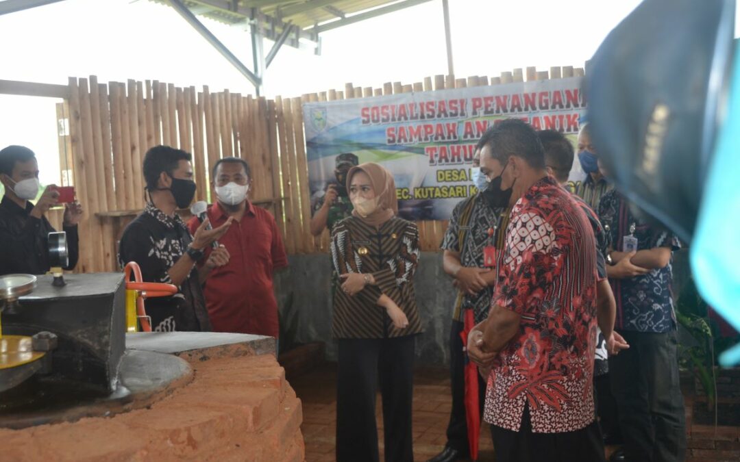 BUMDes Kutasari Sulap Sampah Plastik Jadi BBM
