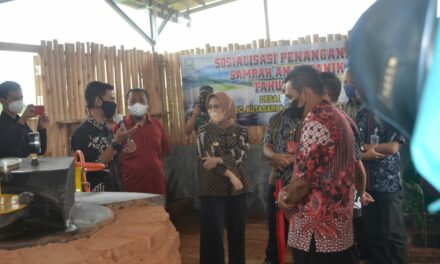 BUMDes Kutasari Sulap Sampah Plastik Jadi BBM