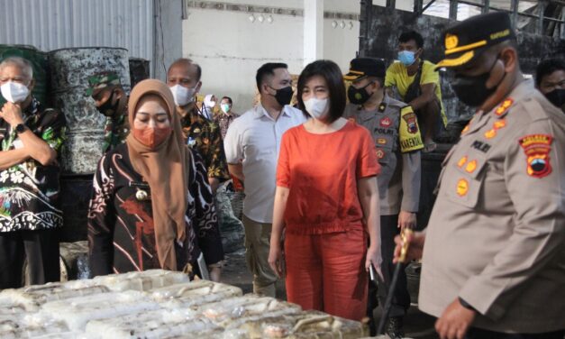 Jelang Ramadhan Bupati Tiwi Pantauan Minyak Goreng Curah