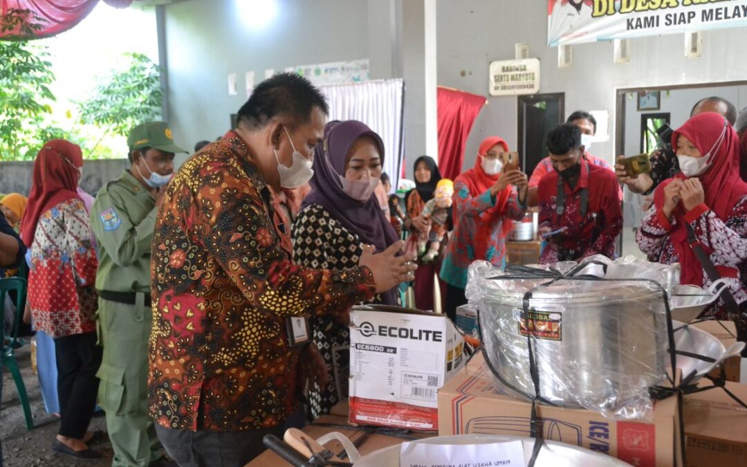 Ikut Entaskan Kemiskinan, BPR Artha Perwira Bantu RTLH dan Pelaku UMKM di Desa Krenceng