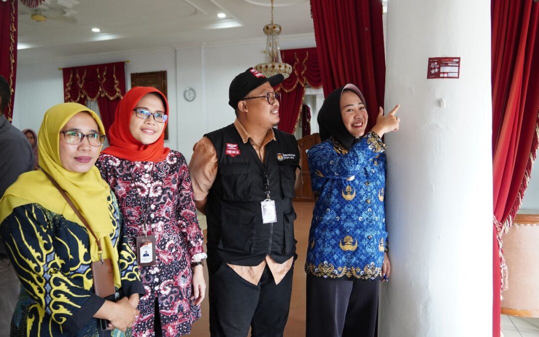Didatangi Petugas Pantarlih, Bupati Tiwi Jalani Coklit Pemilu 2024