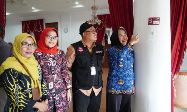 Didatangi Petugas Pantarlih, Bupati Tiwi Jalani Coklit Pemilu 2024
