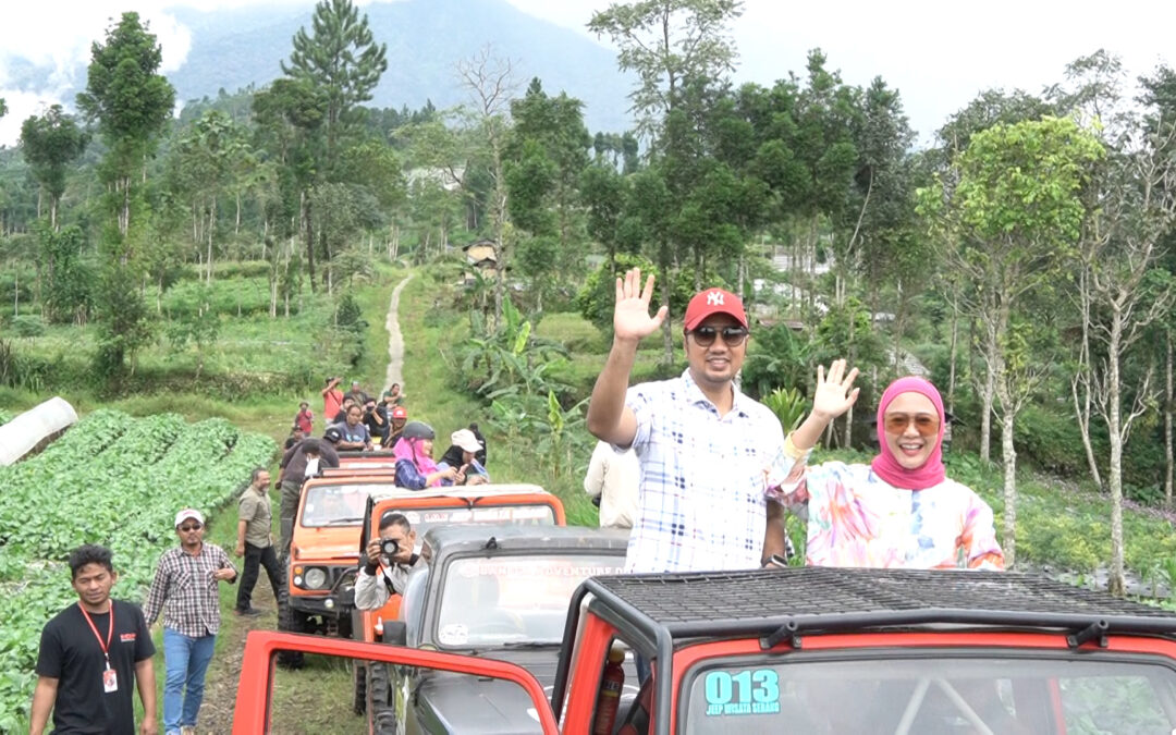 Peringati Hari Pers, Bupati Tiwi ‘Ngejeep’ Bareng Wartawan
