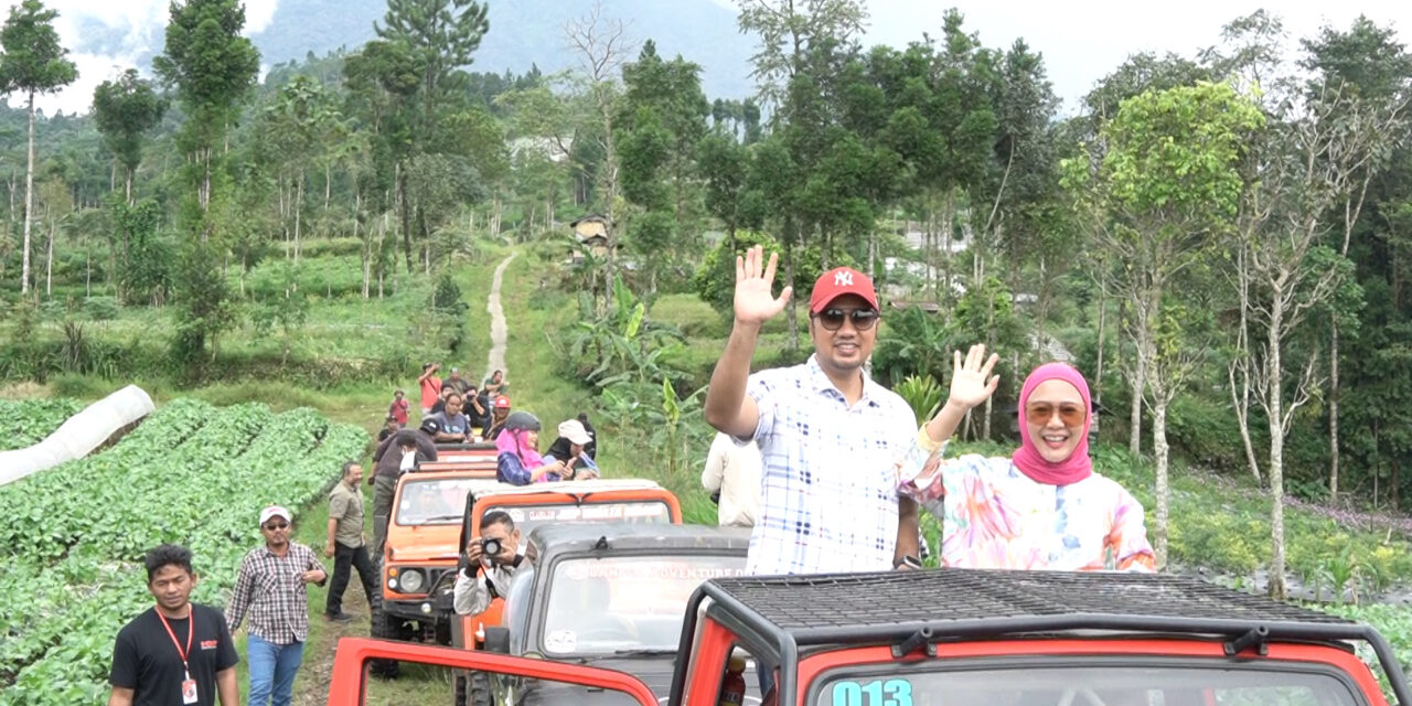 Peringati Hari Pers, Bupati Tiwi ‘Ngejeep’ Bareng Wartawan