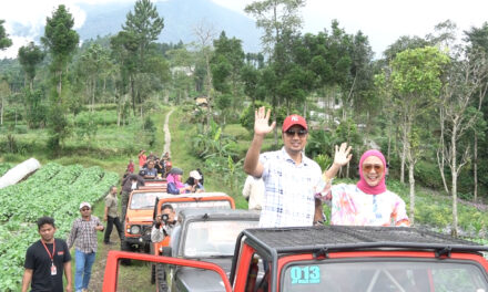 Peringati Hari Pers, Bupati Tiwi ‘Ngejeep’ Bareng Wartawan