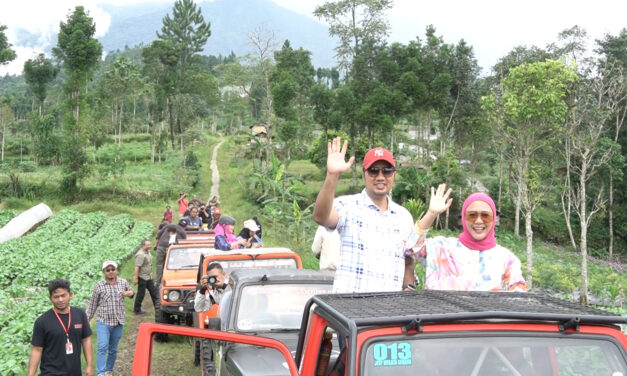 Peringati Hari Pers, Bupati Tiwi ‘Ngejeep’ Bareng Wartawan