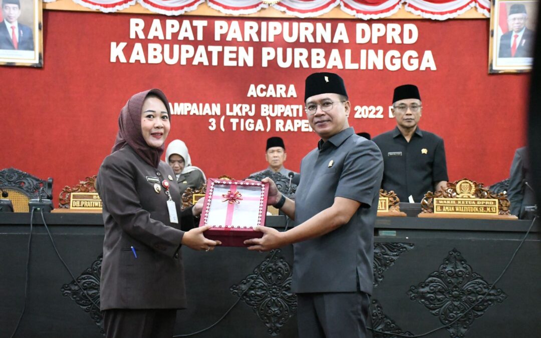 Sampaikan Pertanggungjawaban ke DPRD, Bupati Tiwi Paparkan 11 Pencapaian