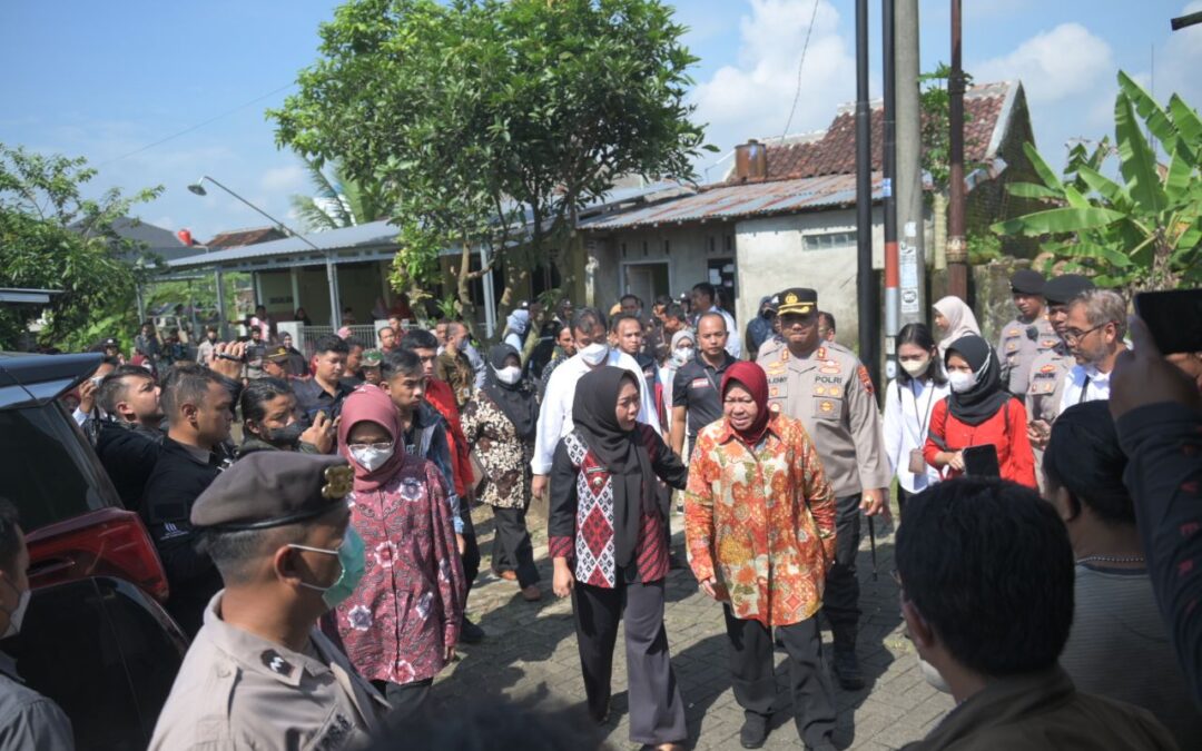 Bupati Tiwi Dampingi Mensos Jenguk Bocah Korban Asusila