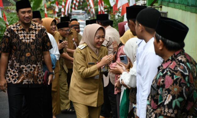 Bupati Tiwi : Peningkatan Jalan Sangkanayu – Talagening Bertahap