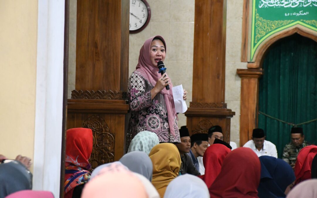 Setujui Usulan Rehab Balai Desa, Bupati Tiwi Alokasikan Bantuan Keuangan untuk Karanggambas