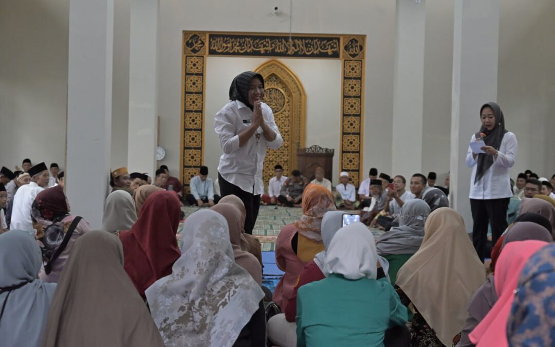 Ashar Keliling di Karangtengah, Bupati Terima Aspirasi Perbaikan Jalan dan Masjid