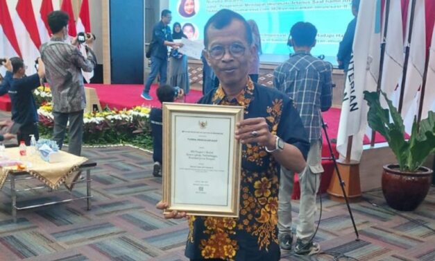 SDN 1 Bokol Raih Penghargaaan Penyelenggaraan Imunisasi Tingkat Nasional, Bupati Tiwi Berikan Apresiasi