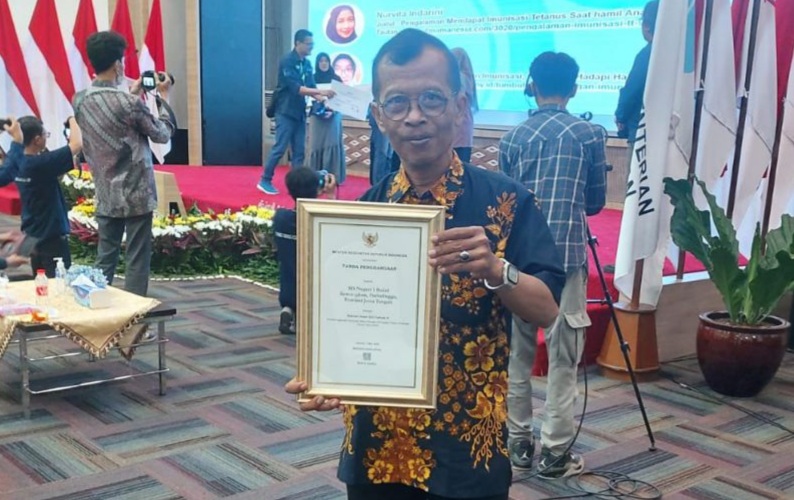 SDN 1 Bokol Raih Penghargaaan Penyelenggaraan Imunisasi Tingkat Nasional, Bupati Tiwi Berikan Apresiasi