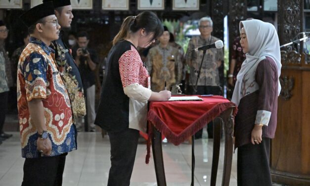 Bupati Tiwi Minta Kepala Sekolah Berinovasi dan Tunjukan Profesionalitas