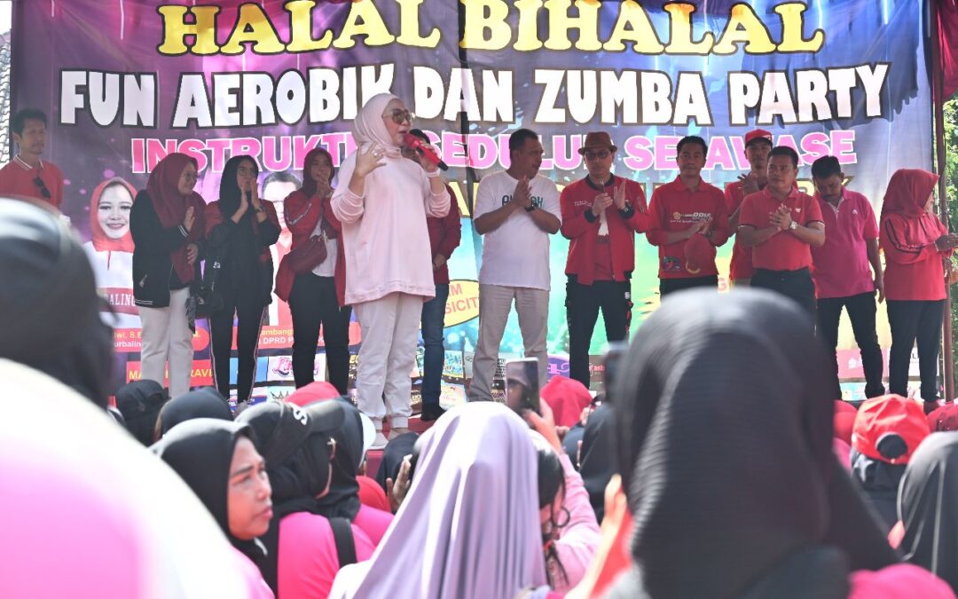 Bupati Tiwi Beri Semangat ‘Instruktur Senam Turun Kampung’ Majukan Olahraga