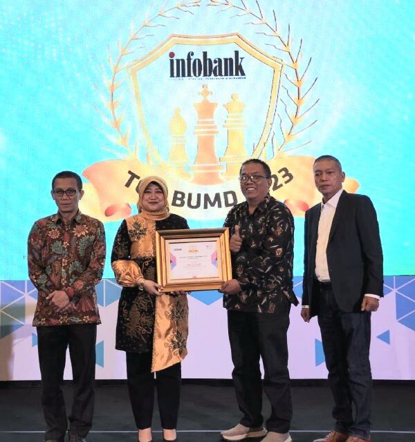 Selamat! Kinerja Keuangan Moncer, Artha Perwira Raih Penghargaan Infobank TOP BUMD 2023