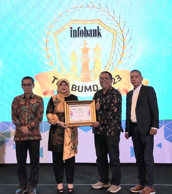 Selamat! Kinerja Keuangan Moncer, Artha Perwira Raih Penghargaan Infobank TOP BUMD 2023