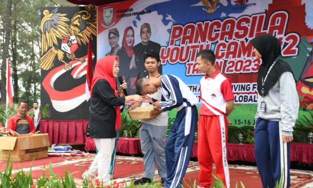 Bupati Tiwi Tanamkan Ajaran Pancasila Melalui Kegiatan Camping Anak Muda