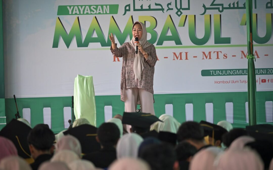 Hadiri Wisuda Mamba’ul ‘Ulum, Bupati Tiwi : Lanjutkan Pendidikan Lebih Tinggi