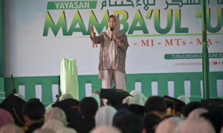 Hadiri Wisuda Mamba’ul ‘Ulum, Bupati Tiwi : Lanjutkan Pendidikan Lebih Tinggi