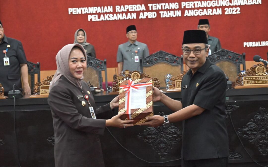 Bupati Serahkan Raperda Pertanggungjawaban APBD TA 2022, Pelampauan Pendapatan Mencapai Rp. 2,3 miliar