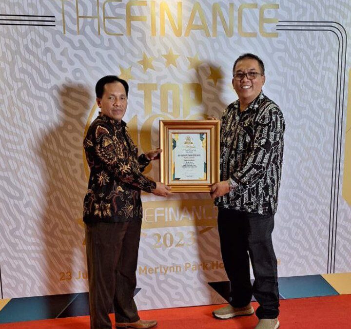 Artha Perwira Terima Penghargaan Top 100 BPR Award 2023