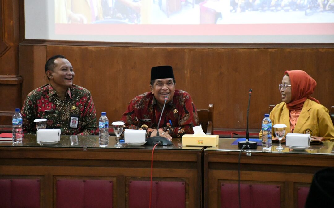 Plh Bupati Ajak Mahasiswa KKN Unsoed Perangi Kemiskinan di Desa