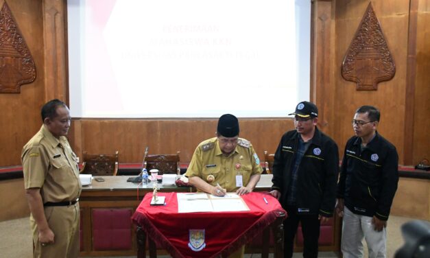 Plh Bupati Ajak Mahasiswa KKN UPS Tegal Terapkan Ilmu Kuliah Untuk Bantu Masyarakat