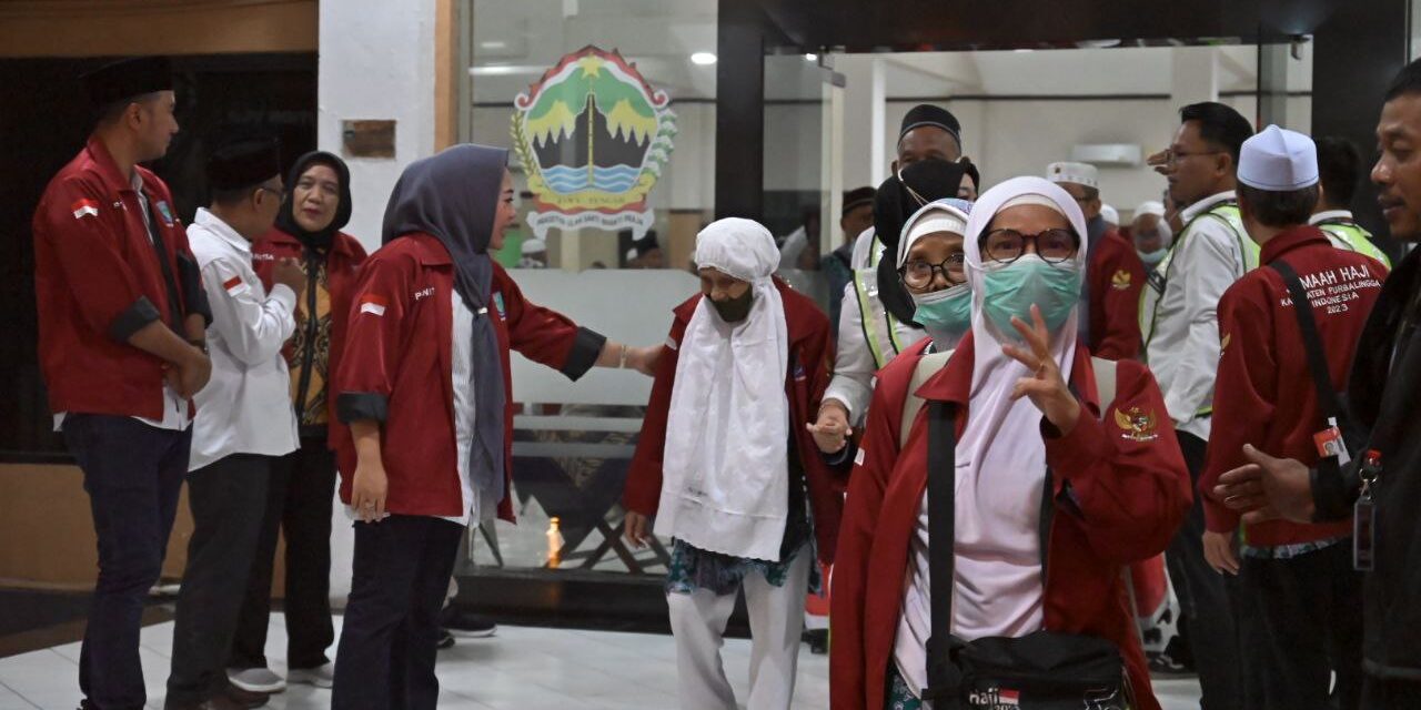Bupati Tiwi Jemput Kepulangan Jemaah Haji di Embarkasi Donohudan
