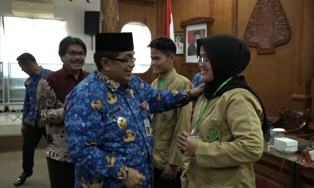 KKN Perdana Unperba, Plh Bupati Minta Mahasiswa Tinggal di Lokasi
