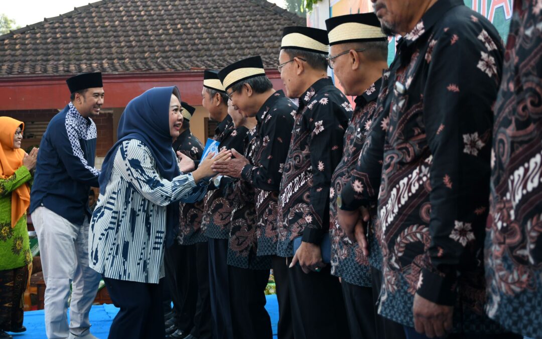 Pengurus Muhammadiyah dan ‘Aisyiyah 2022-2027 Dikukuhkan, Bupati Tiwi Siap Bersinergi