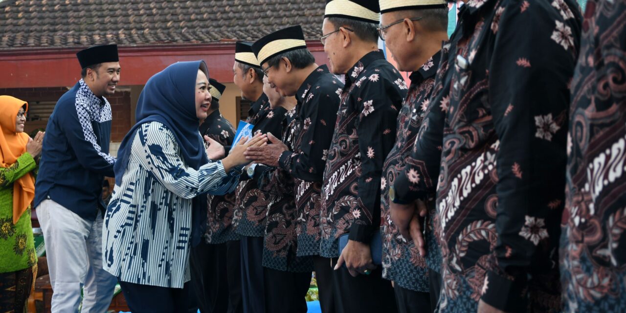 Pengurus Muhammadiyah dan ‘Aisyiyah 2022-2027 Dikukuhkan, Bupati Tiwi Siap Bersinergi