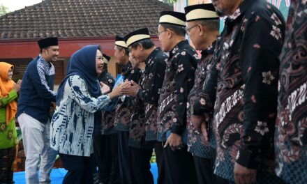 Pengurus Muhammadiyah dan ‘Aisyiyah 2022-2027 Dikukuhkan, Bupati Tiwi Siap Bersinergi