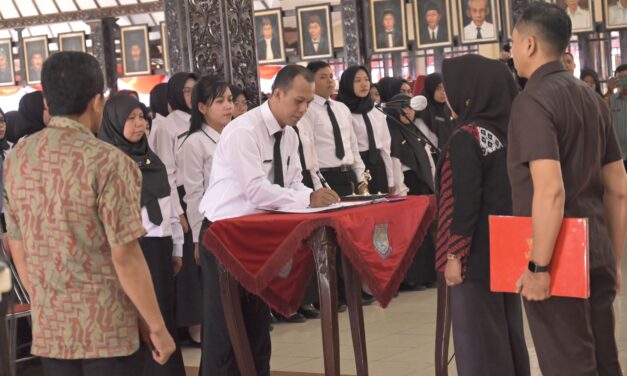 189 PPPK Teken Kontrak Kerja, Bupati Tiwi : Harus Bantu Selesaikan Masalah Pembangunan