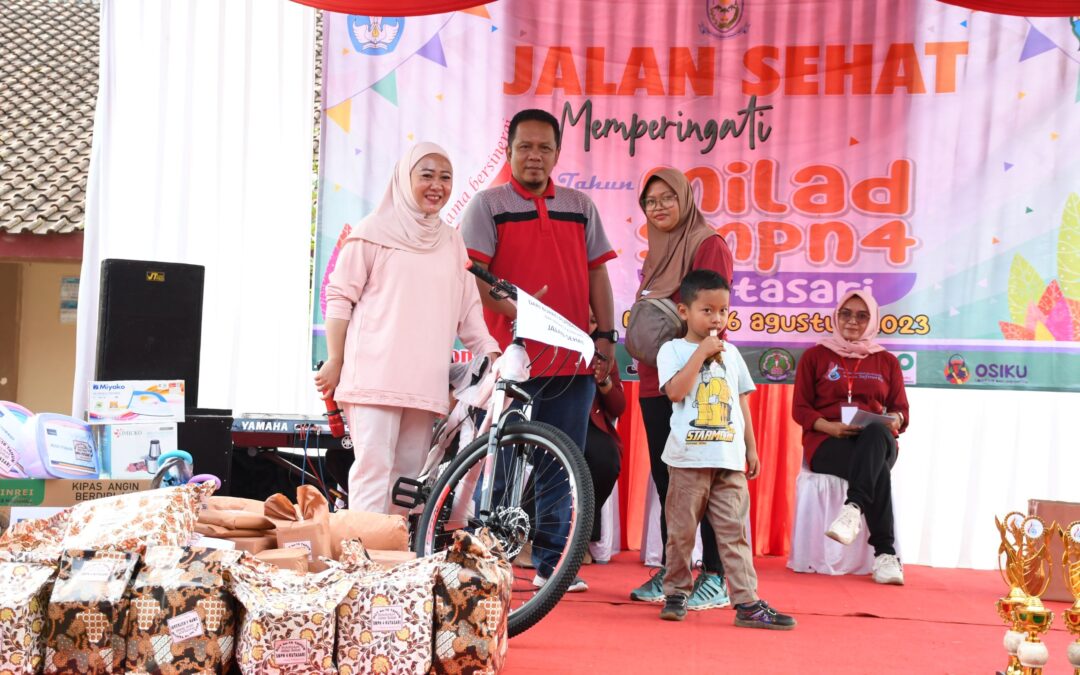 Milad Ke-16 SMPN 4 Kutasari, Bupati Tiwi : Terus Kontribusi Tingkatkan Derajat Pendidikan
