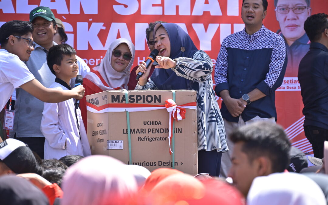 Semarak Kemerdekaan, Bupati Tiwi Hadiri Jalan Sehat dan Lomba Tumpeng Desa Sangkanayu