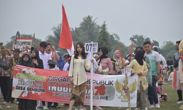 Bupati Tiwi Meriahkan Karnaval Kemerdekaan Desa Gembong