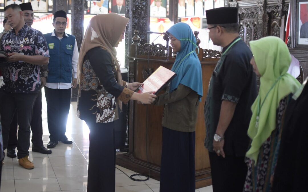 Bupati Tiwi Optimistis Angka Kemiskinan Ekstrem Turun