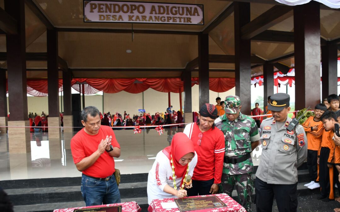 Bupati Tiwi Resmikan Pendopo Adiguna dan Gedung Pelayanan Desa Karangpetir