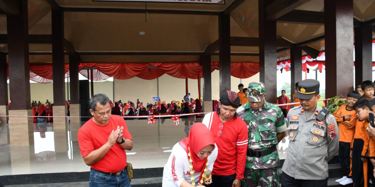 Bupati Tiwi Resmikan Pendopo Adiguna dan Gedung Pelayanan Desa Karangpetir