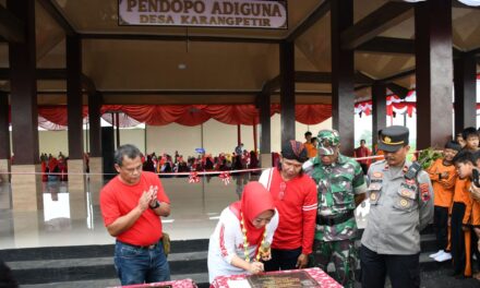 Bupati Tiwi Resmikan Pendopo Adiguna dan Gedung Pelayanan Desa Karangpetir