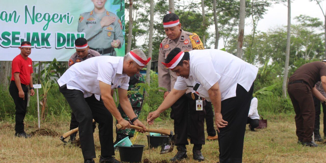 Dukung Polri Lestarikan Negeri, Wabup Sudono Ikut Penanaman 1000 Pohon