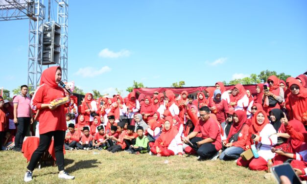 Promosikan Germas, Bupati Tiwi Ajak Masyarakat Gemar Makan Buah dan Sayur