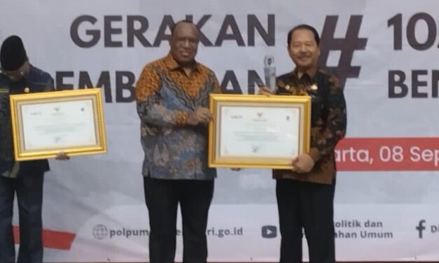 Dukung Pembagian 10 Juta Bendera Merah Putih, Pemkab Purbalingga Raih Penghargaan