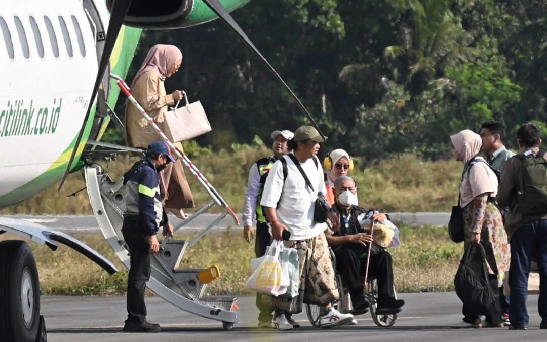 Pulang Umrah Via Bandara Soedirman, Bupati Tiwi : Pelayanan Memuaskan