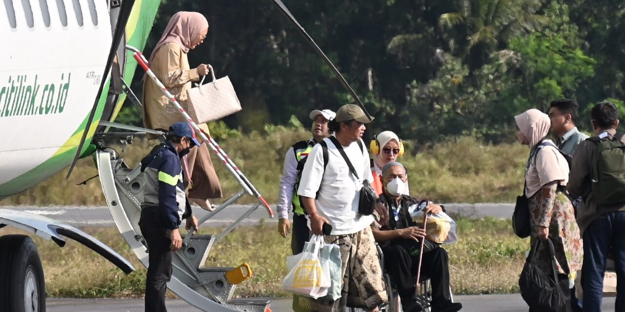 Pulang Umrah Via Bandara Soedirman, Bupati Tiwi : Pelayanan Memuaskan