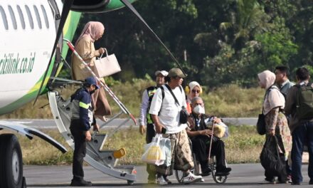 Pulang Umrah Via Bandara Soedirman, Bupati Tiwi : Pelayanan Memuaskan