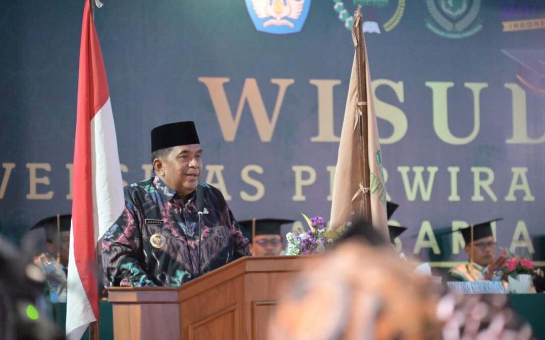 Wisuda Perdana Unperba, Plh Bupati Sudono: Wisudawan Harus Dinamis dan Jeli Melihat Peluang