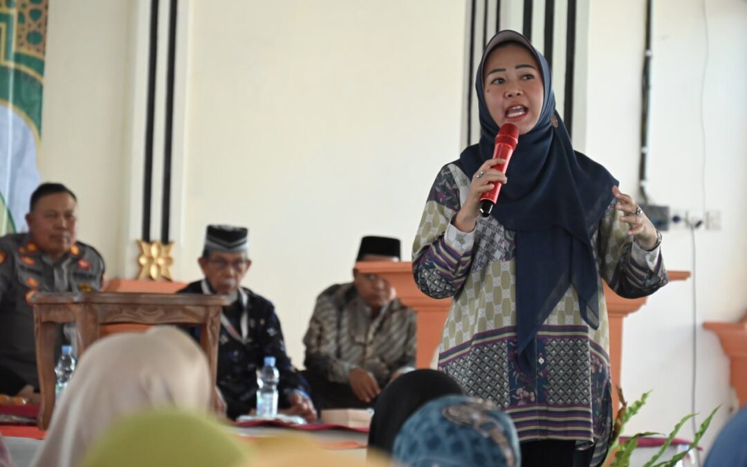 Bupati Tiwi Apresiasi Pedagang Pasar Bobotsari Santuni 280 Anak Yatim Piatu